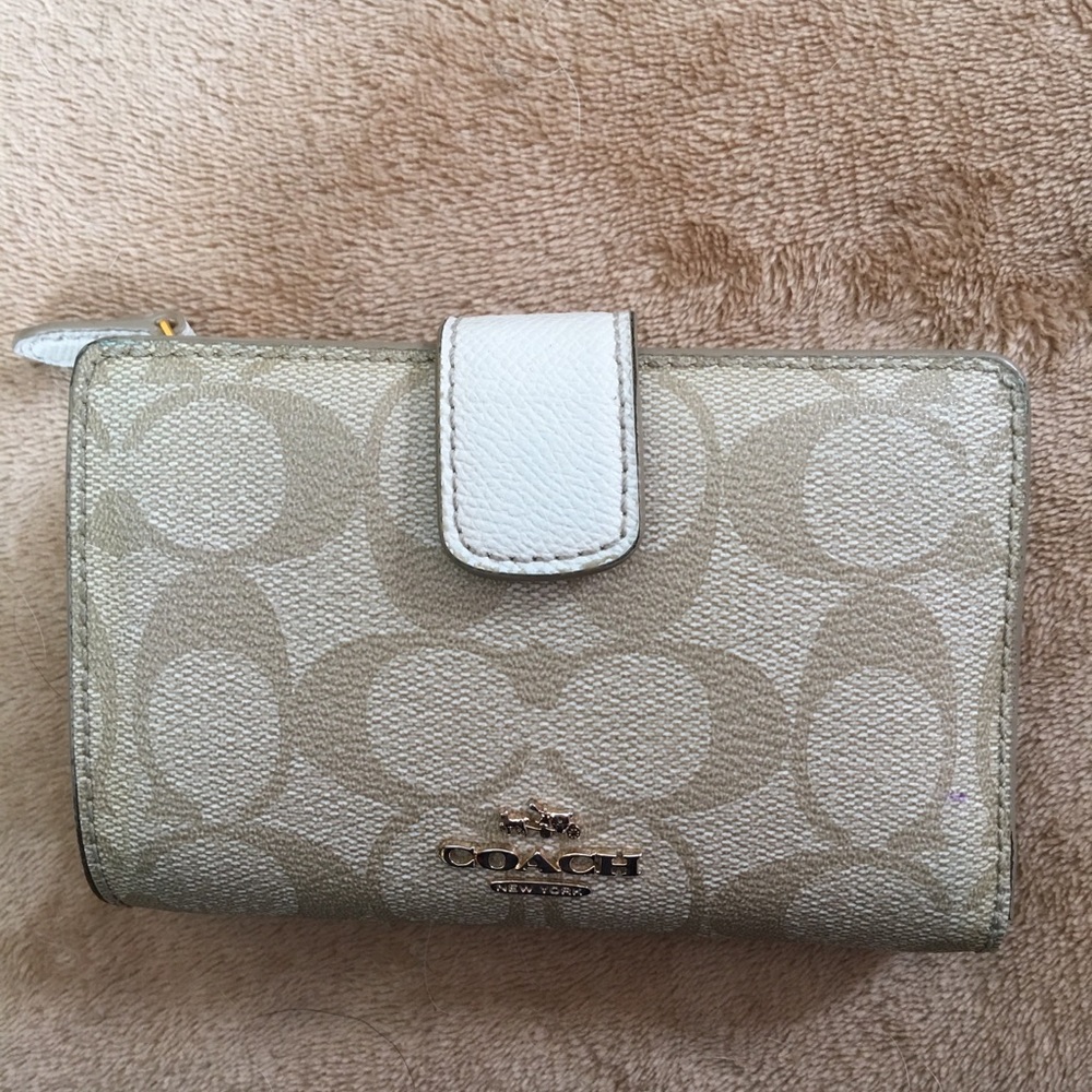 Couch wallet